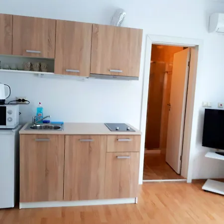 Aphrodite Rose Apartment *